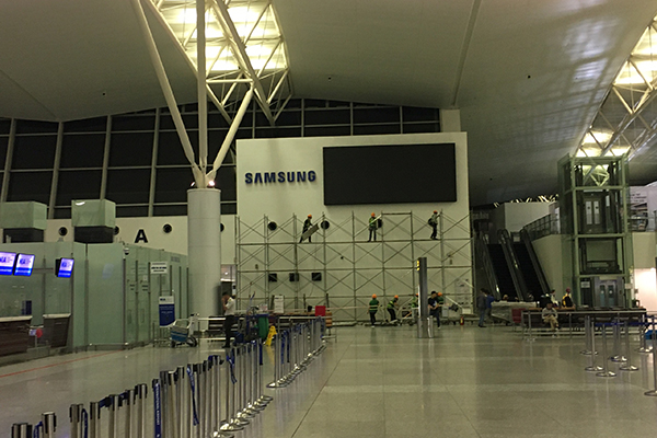 Tháo dỡ màn led